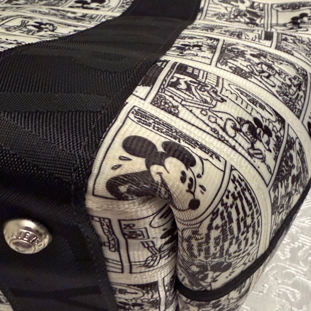 Disney Harveys Couture Tote🖤 - Picture 9 of 11